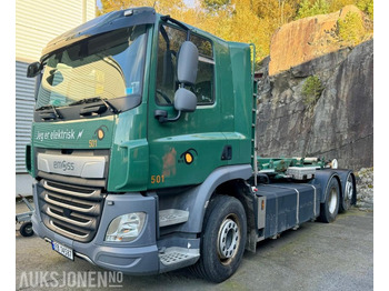 Hook lift truck