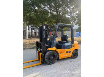 Diesel forklift TOYOTA