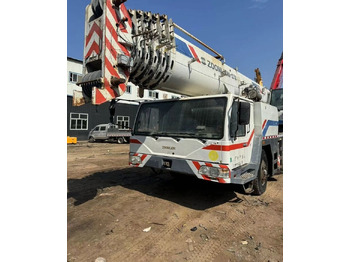 Mobile crane ZOOMLION QY130V