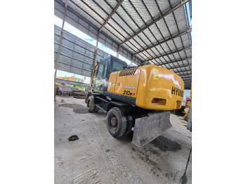 Wheel excavator HYUNDAI