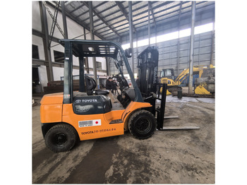 Diesel forklift TOYOTA