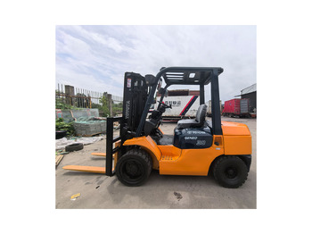 Diesel forklift TOYOTA