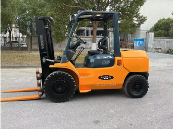Diesel forklift TOYOTA