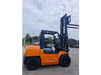 Diesel forklift TOYOTA