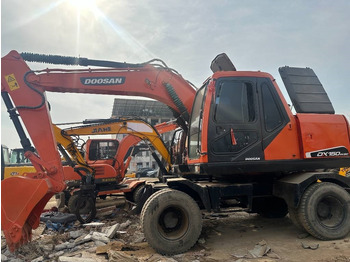 Wheel excavator DOOSAN