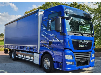 Curtainsider truck MAN TGX