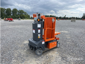 Vertical mast lift JLG