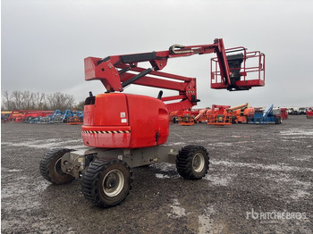 Articulated boom JLG