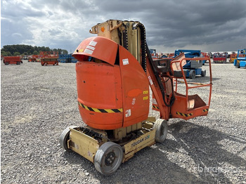Vertical mast lift JLG