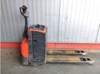 Pallet truck BT LWE200: picture 2