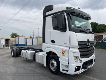 Cab chassis truck MERCEDES-BENZ Actros 1843