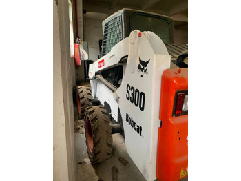 Skid steer loader Bobcat S 300: picture 4