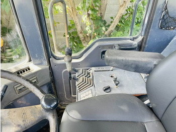Wheel loader Komatsu WA380-8: picture 2