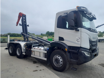 Hook lift truck IVECO: picture 2