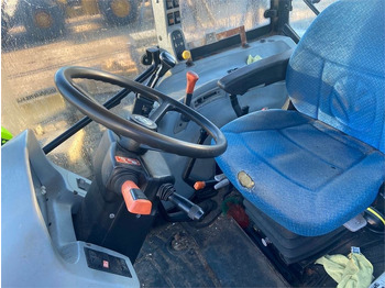 Farm tractor New Holland T5050: picture 2