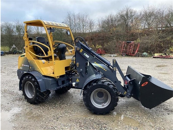Compact loader Eurotrac W12F XL lang arm: picture 4