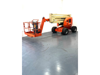 Articulated boom JLG
