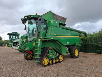Combine harvester JOHN DEERE T670