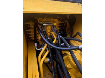 Crawler excavator KOMATSU PC220