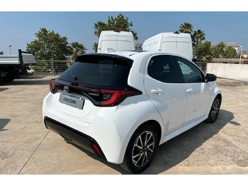 Sedan Toyota Yaris 1.5 Hybrid 5 porte Lounge: picture 5