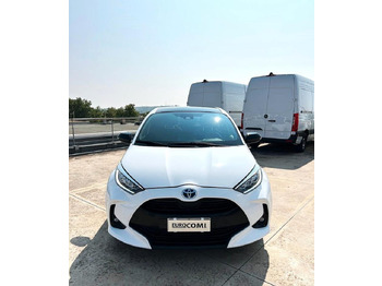 Sedan Toyota Yaris 1.5 Hybrid 5 porte Lounge: picture 2