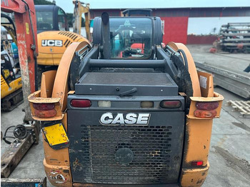 Compact track loader Case SV300: picture 5