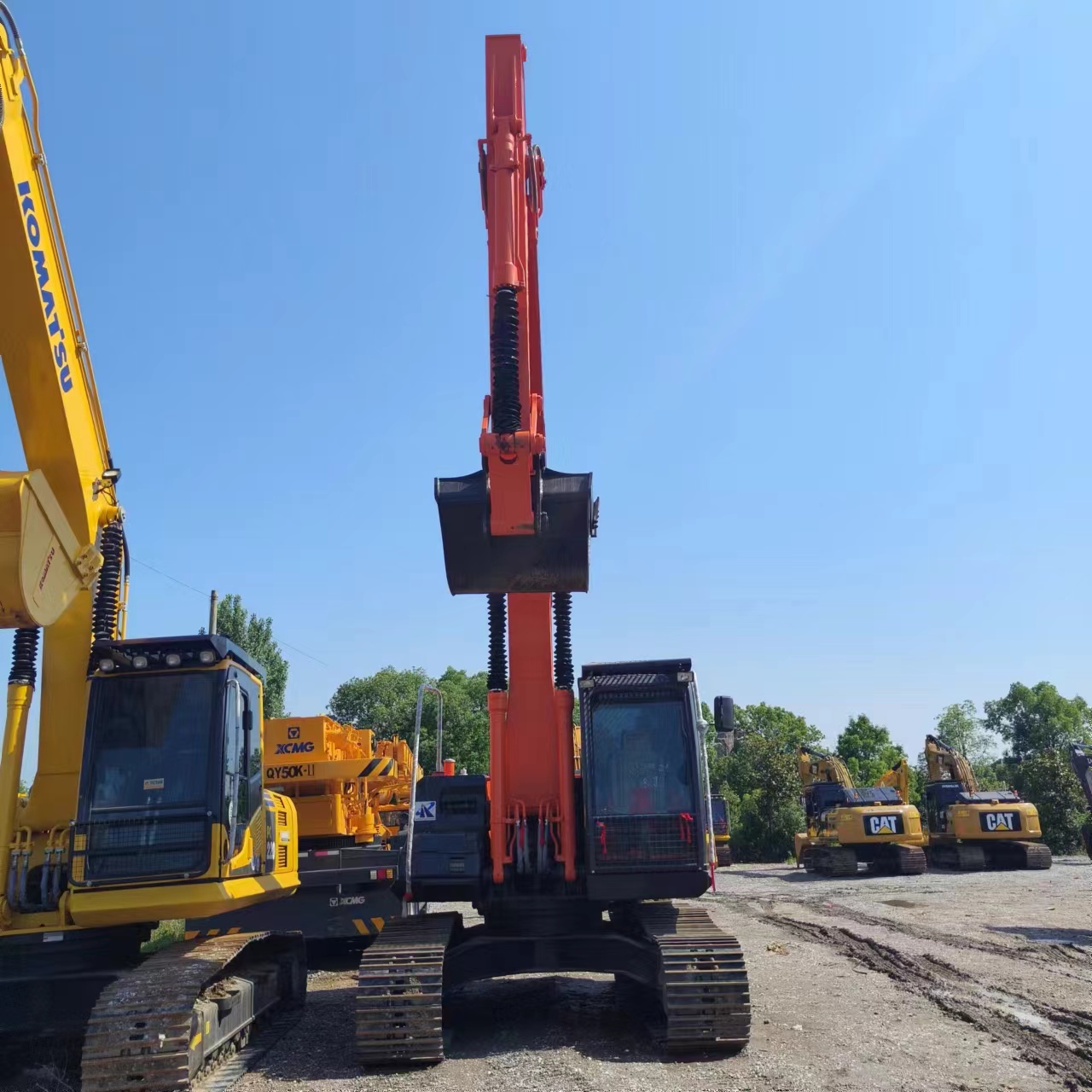 Crawler excavator HITACHI ZX210: picture 4