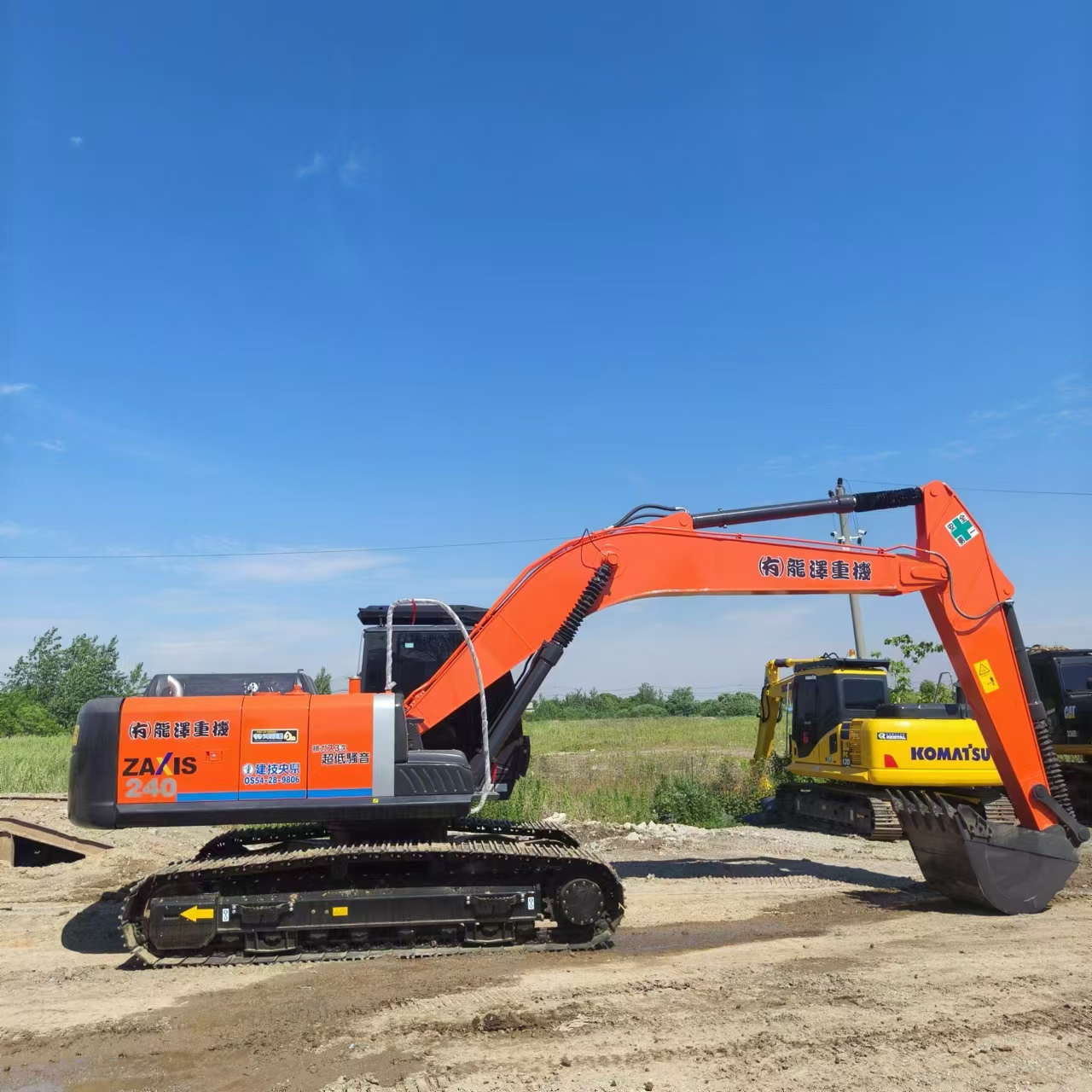 Crawler excavator HITACHI ZX240: picture 2