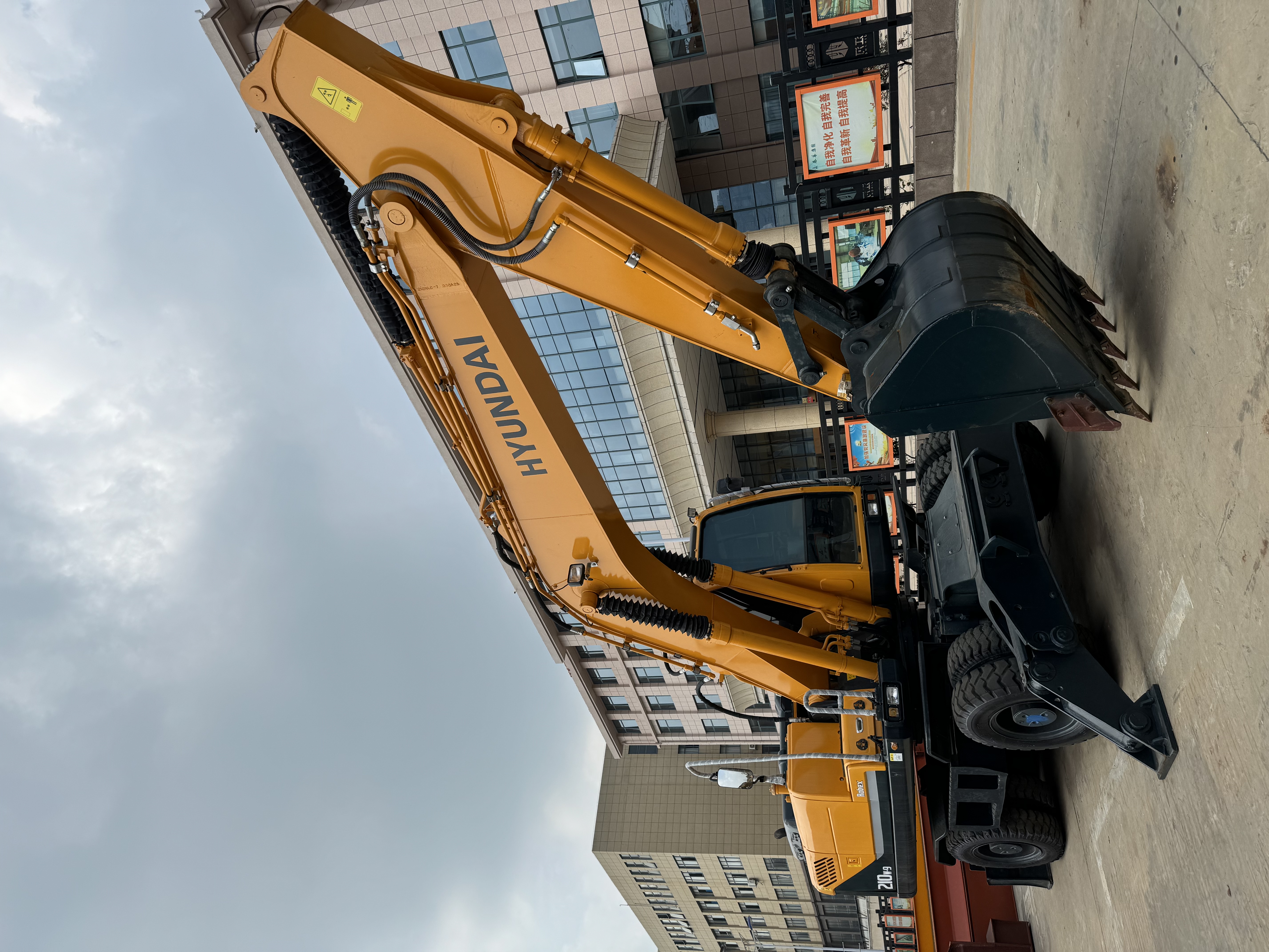 Wheel excavator Hyundai 210W-9: picture 2