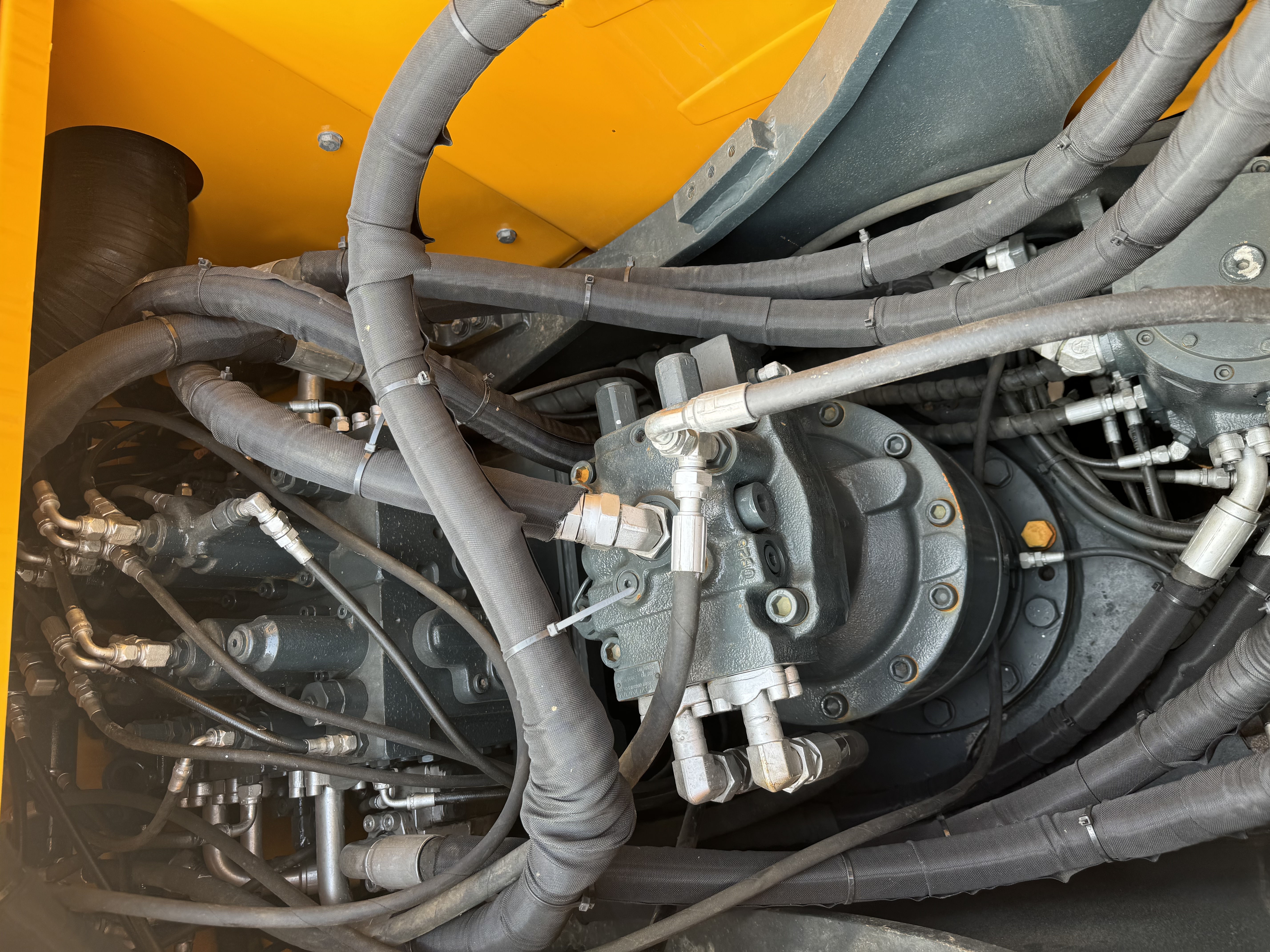 Wheel excavator Hyundai 210W-9: picture 4