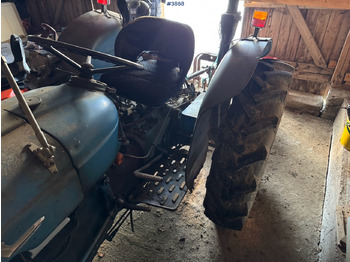 Farm tractor 1963 Ford Dexta: picture 3