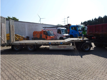 Low loader trailer Möslein Tieflader Anhänger mit 3 Achsen und Rampen: picture 3