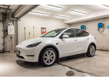 Car TESLA
