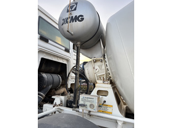 Concrete mixer truck HOWO: picture 2