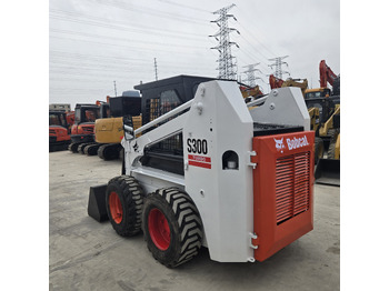 Skid steer loader BOBCAT S300: picture 2
