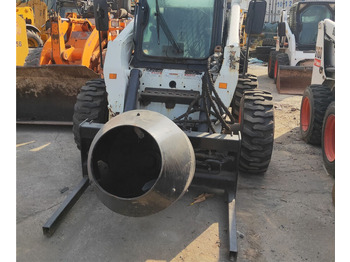 Skid steer loader Bobcat S300: picture 3
