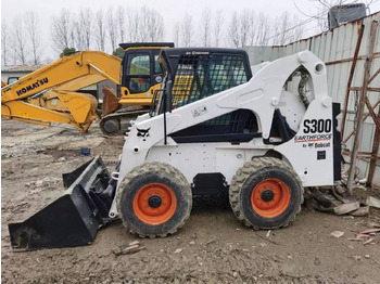 Skid steer loader Bobcat S300: picture 3