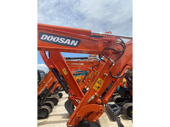 Mini excavator Doosan DH55: picture 3