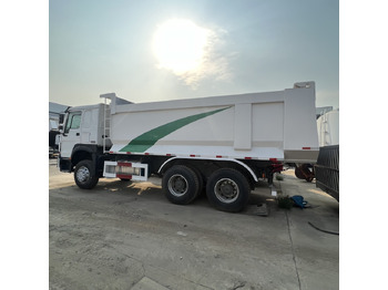 Box truck SINOTRUK HOWO: picture 4