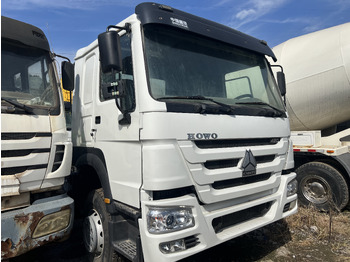 Tractor unit SINOTRUK