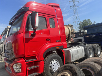 Tractor unit SINOTRUK