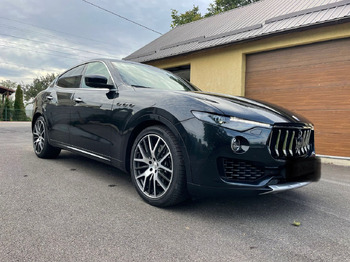 SUV MASERATI LEVANTE 4X4: picture 4