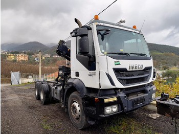 Crane truck IVECO Trakker