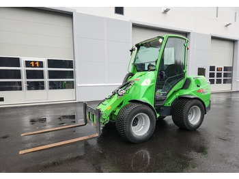 Compact loader AVANT