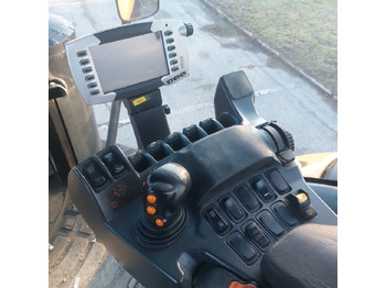 Farm tractor CHALLENGER