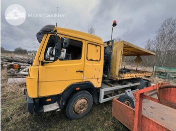 Hook lift truck MERCEDES-BENZ