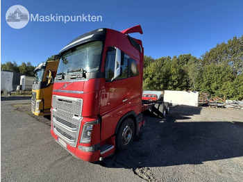 Cab chassis truck VOLVO FH16