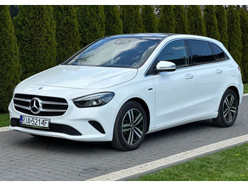 Sedan MERCEDES-BENZ