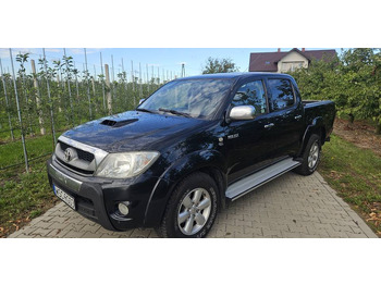 Pickup truck TOYOTA Hilux