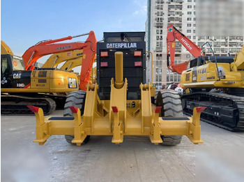 Grader CATERPILLAR 140G: picture 4